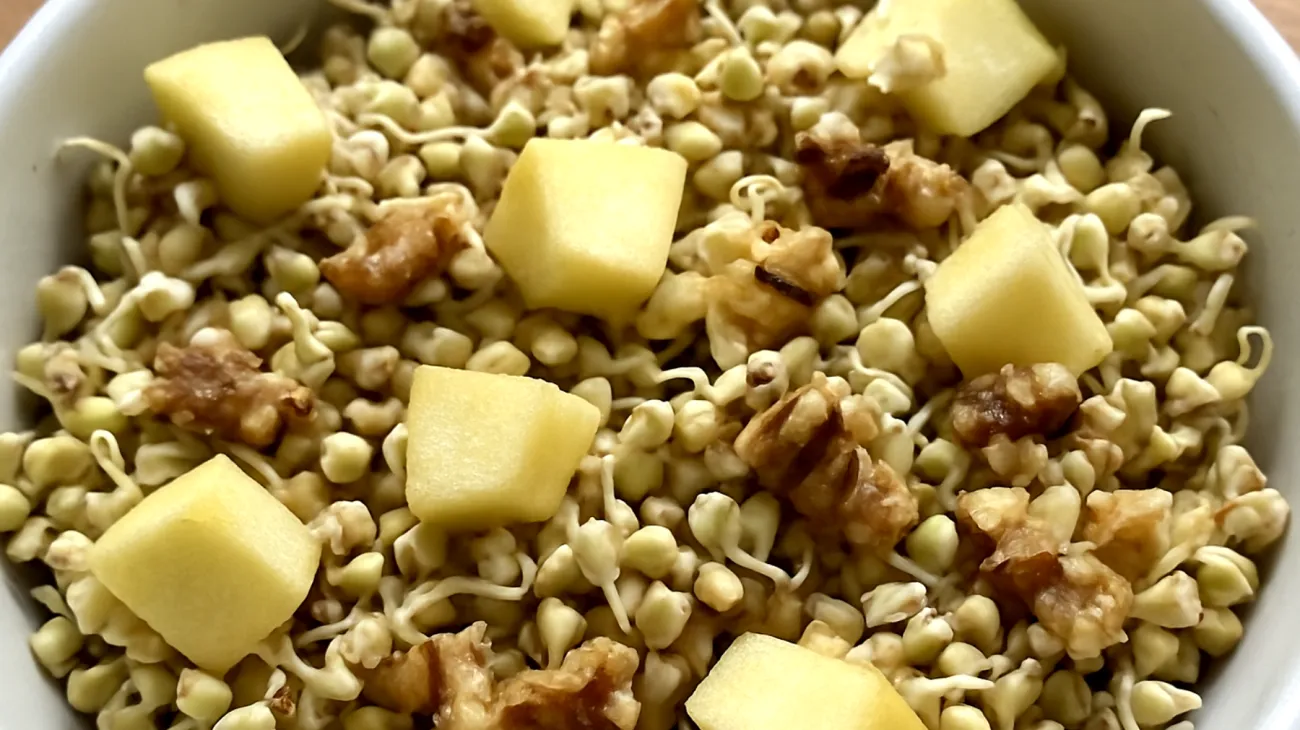 Buchweizen-Sprossen mit Apfel und Walnüssen"