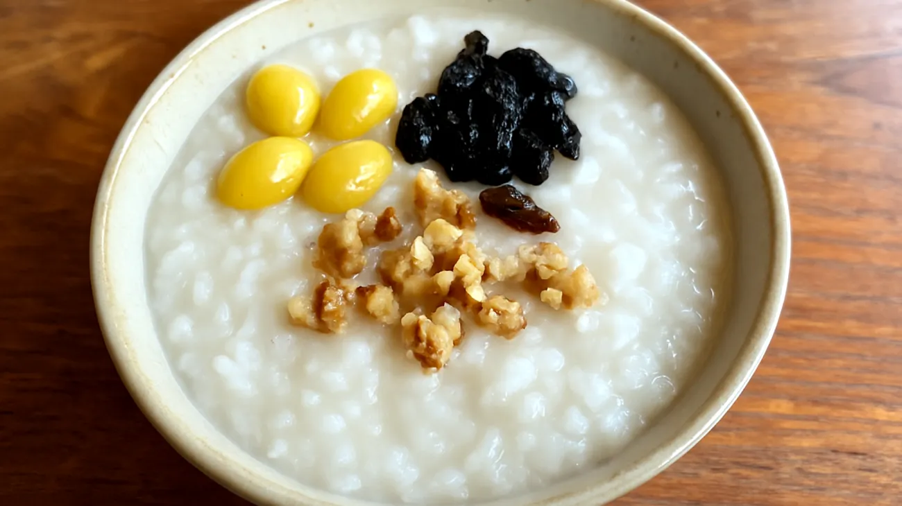 Ginkgo-Walnuss-Congee mit fermentierten schwarzen Bohnen"